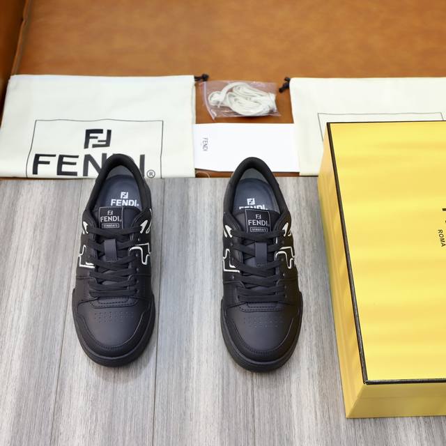 出厂价： 情侣款 顶级原单 品牌：芬迪 Fendi 尺码：35-44 男38、45定制 等级：原单品质 高版本 材料： 进口原版牛皮拼接 优质舒适内里 原版tp